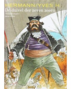 VRIJE VLUCHT: DUIVEL DER ZEVEN ZEEEN: INTEGRAAL (HC)
DOOR HERMANN EN YVES. BUNDELING DEEL 1+2.

HARD COVER, VERSCHENEN DECEMBER 2016.

EXTRA: dossier met originele tekeningenSouth Carolina, begin 18de eeuw. Een brandende plantage, een jonge deerne va